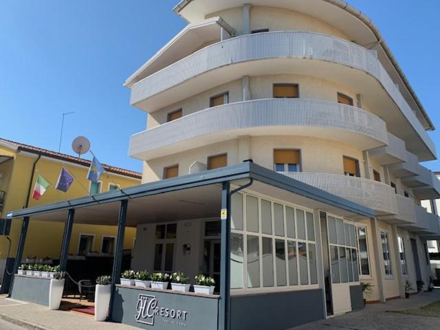 Hotel Hc Resort Lignano Lignano Sabbiadoro Exterior photo